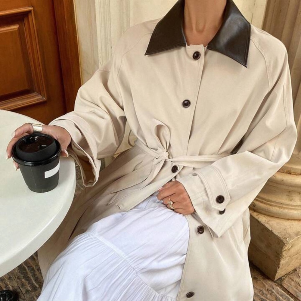 Long trench coat with contrast collar